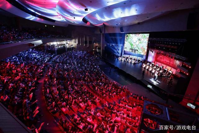 沙特变了：从为C罗本泽马豪掷千金，到对萨拉赫精打细算？